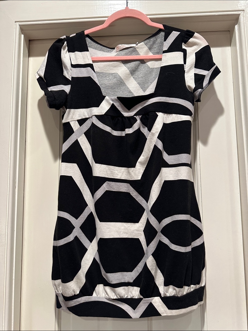 Fighting Eel Black & White Geometric Short Sleeve Tunic